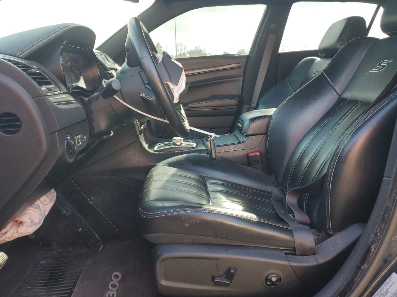 Chrysler 300 S Image 2