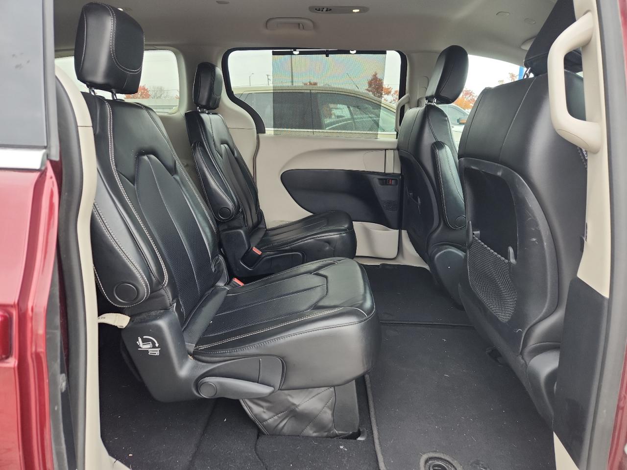 Chrysler Minivan Lxi Image 6