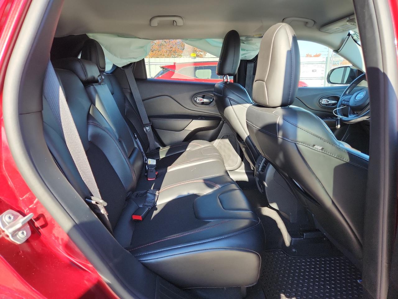 Jeep Cherokee Trailhawk Image 13