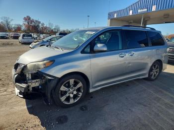  Salvage Toyota Sienna