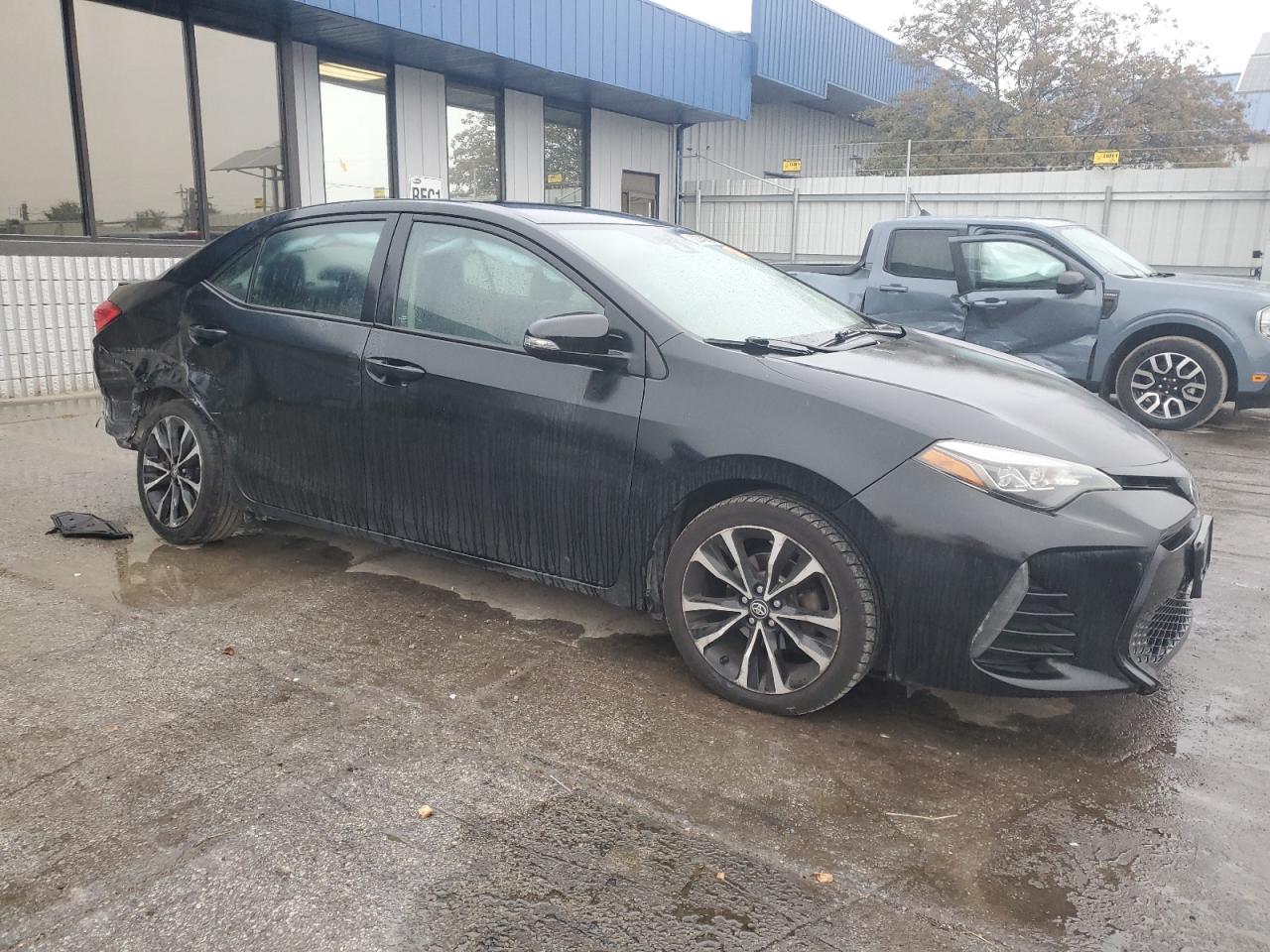 Toyota Corolla L Image 4