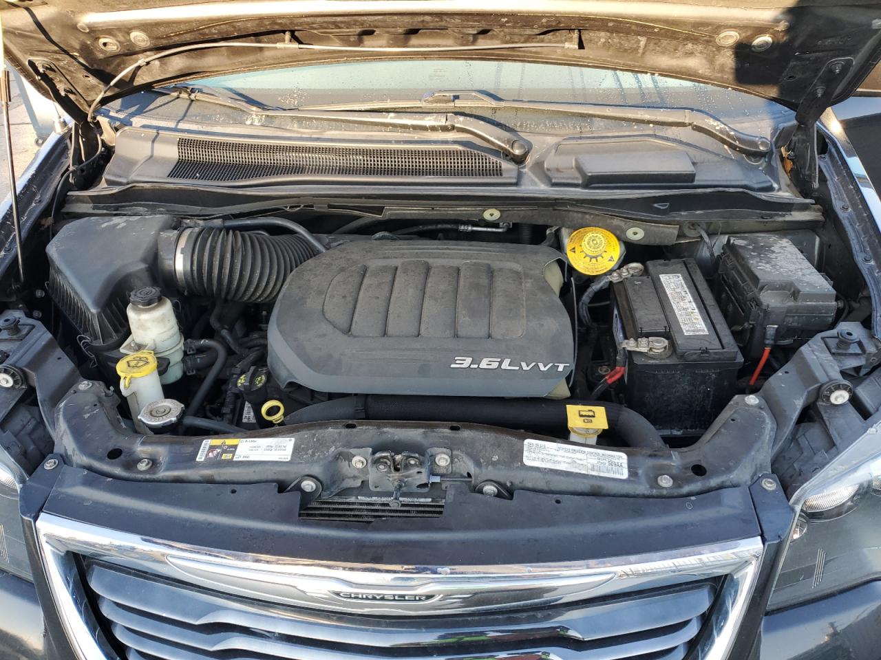 Chrysler Minivan S Image 10