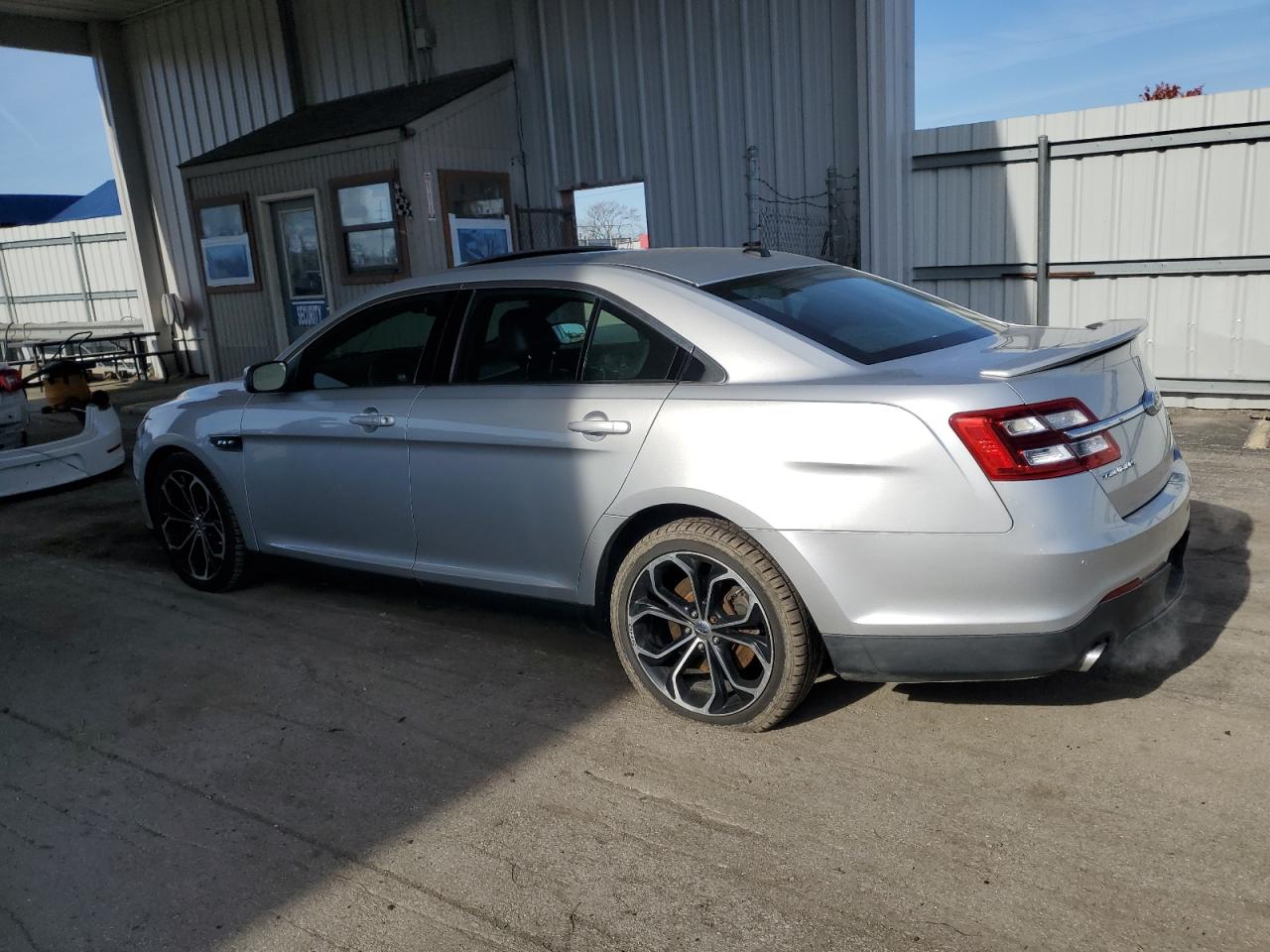 Ford Taurus Sho Image 4