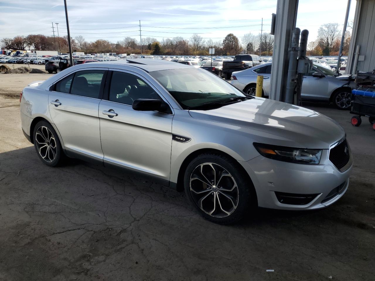 Ford Taurus Sho Image 7
