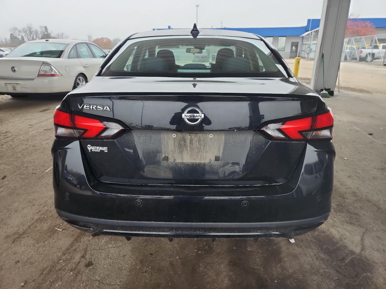 Nissan Versa Sv Image 2