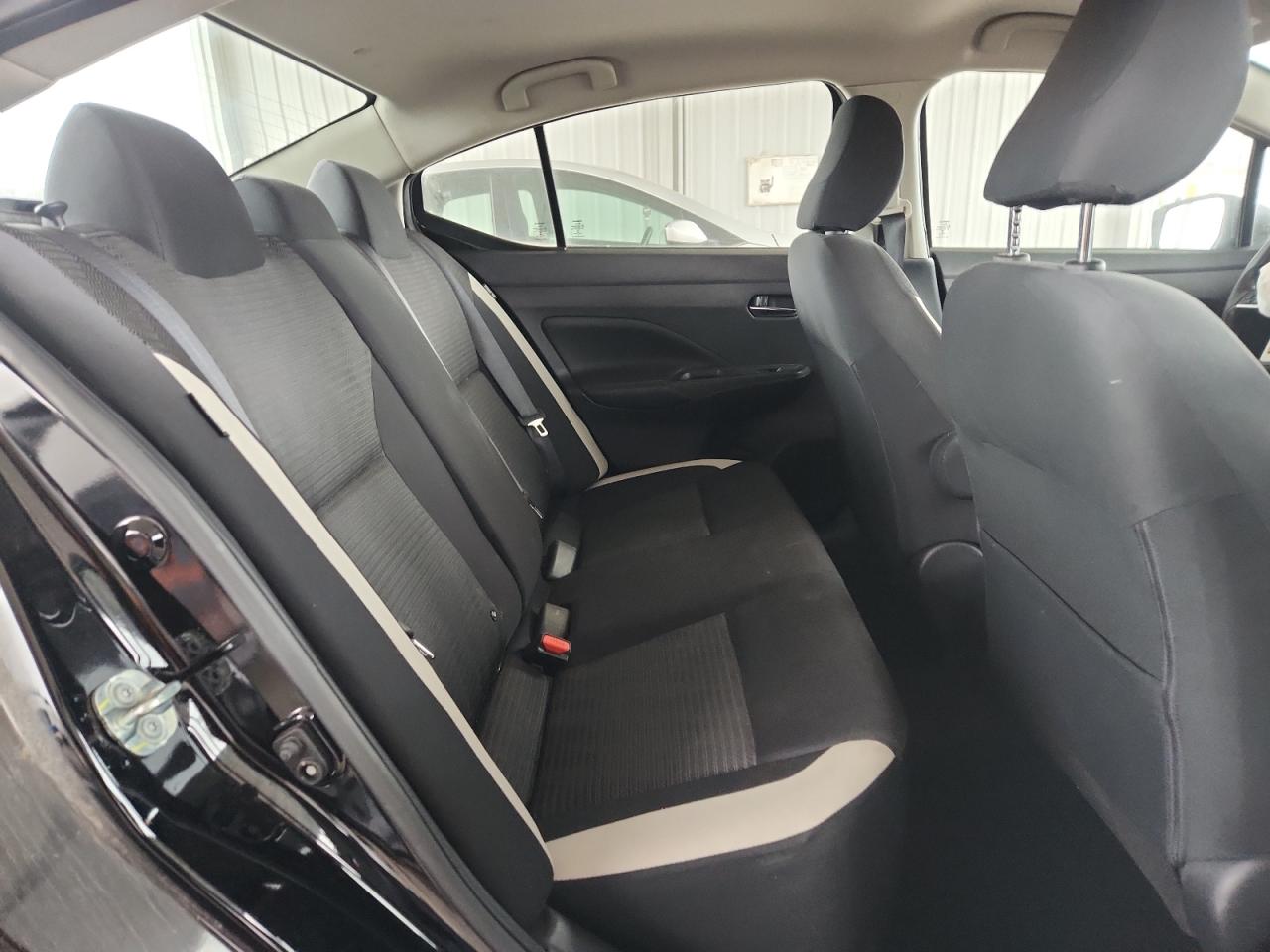 Nissan Versa Sv Image 9