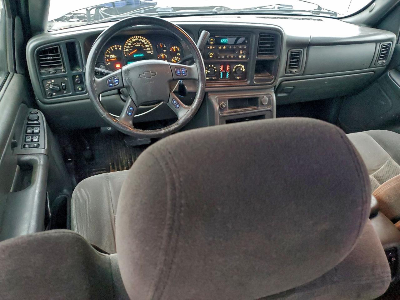 Chevrolet Silverado C1500 Image 8