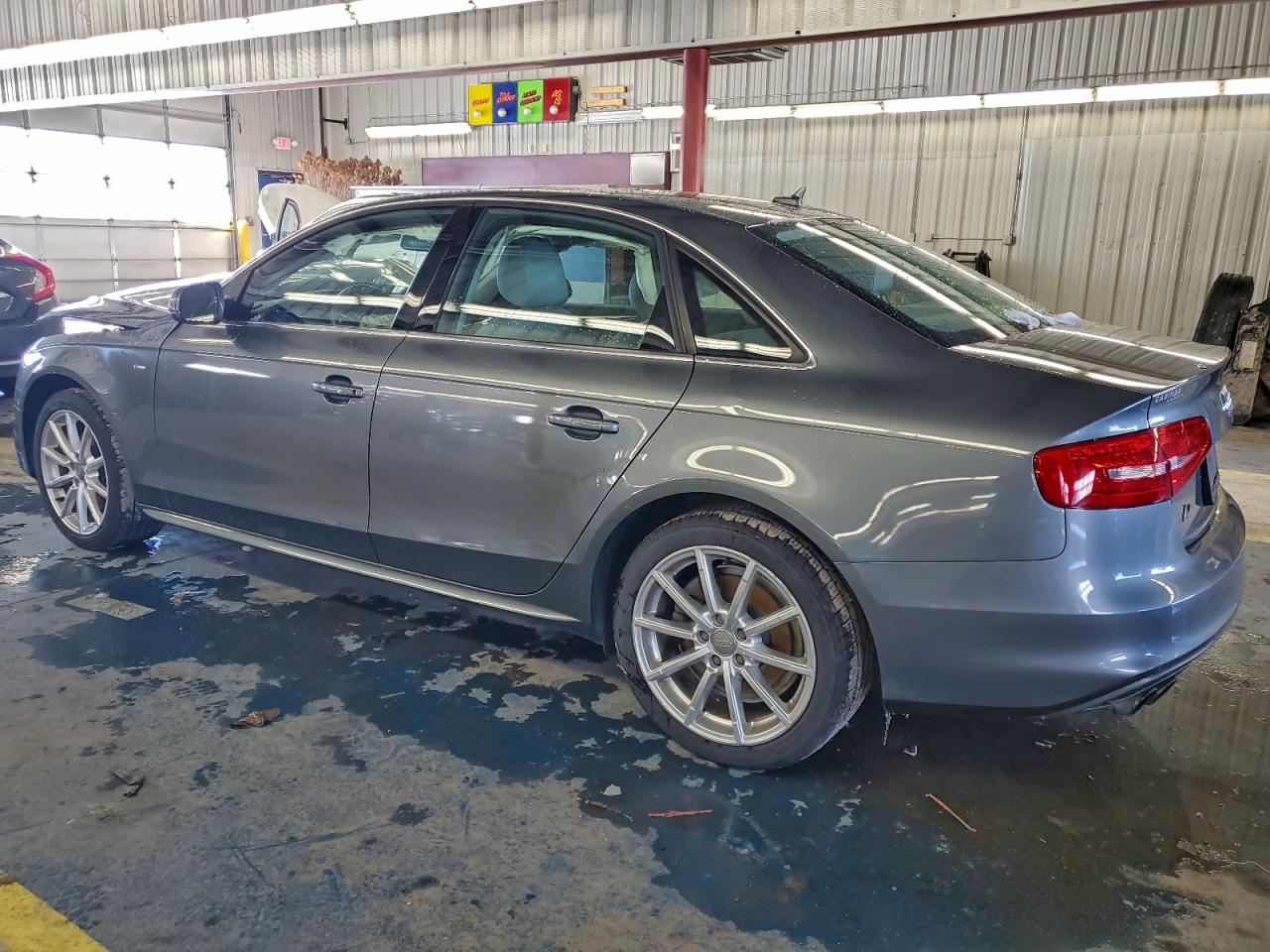 Audi A4 Premium S-line Image 3
