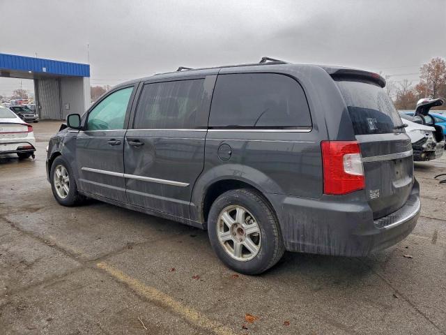 Chrysler Minivan Touring L Image 10