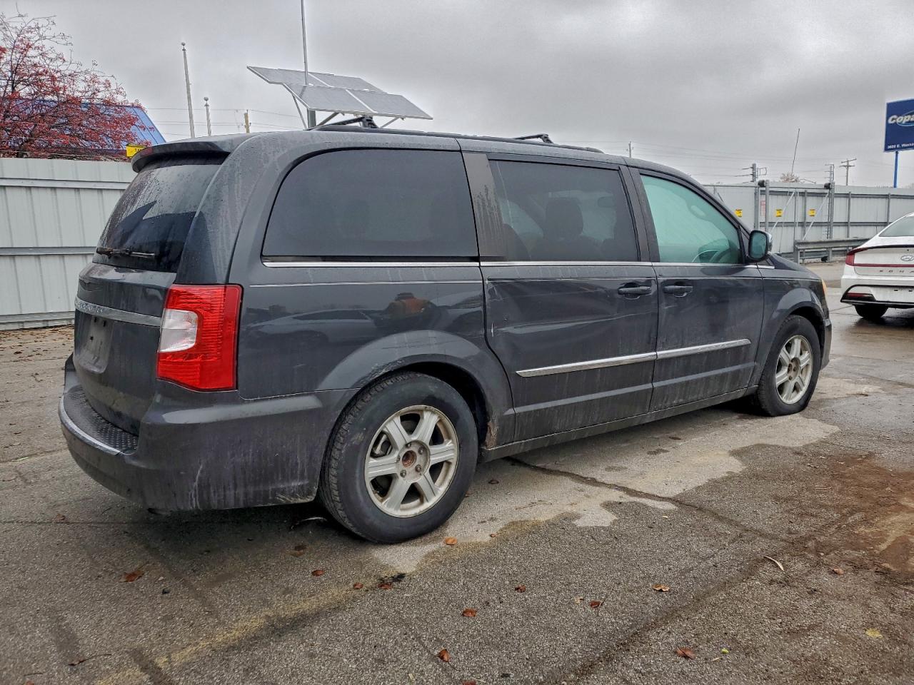 Chrysler Minivan Touring L Image 6