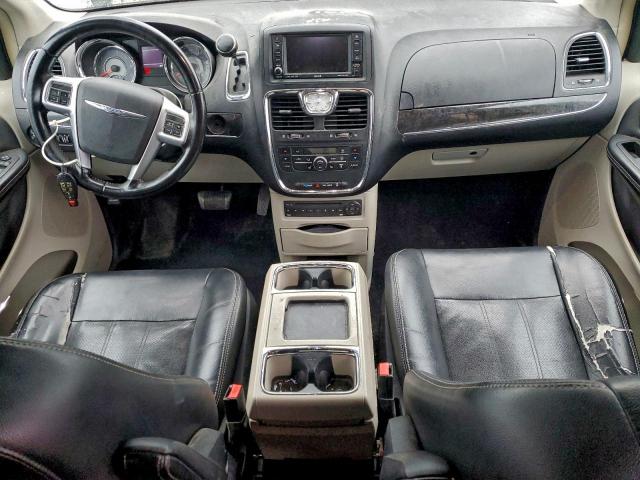 Chrysler Minivan Touring L Image 11