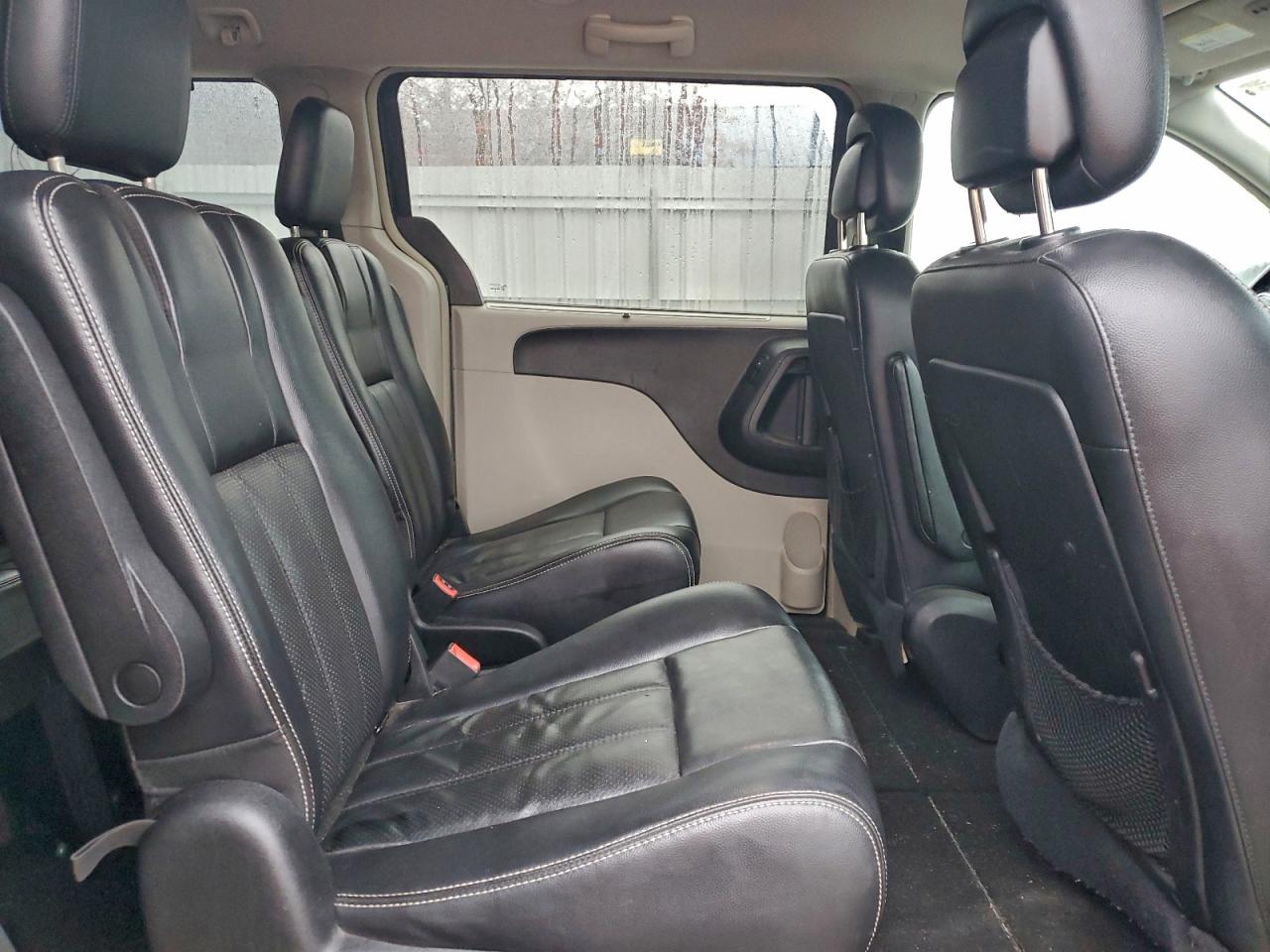 Chrysler Minivan Touring L Image 12