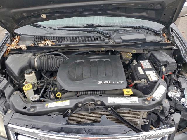 Chrysler Minivan Touring L Image 9