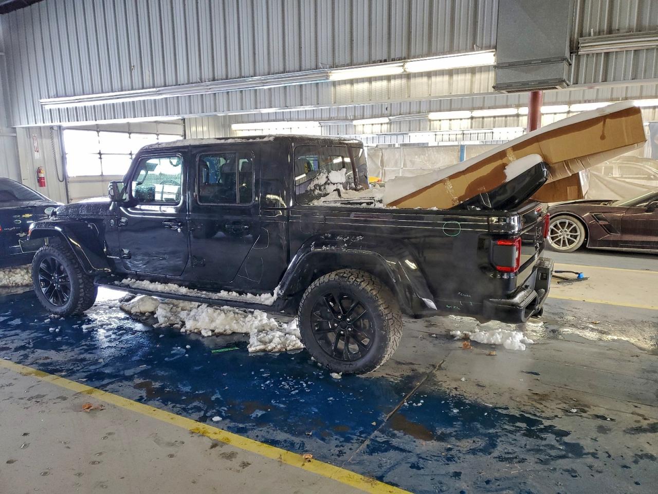 Jeep Gladiator Overland Image 12