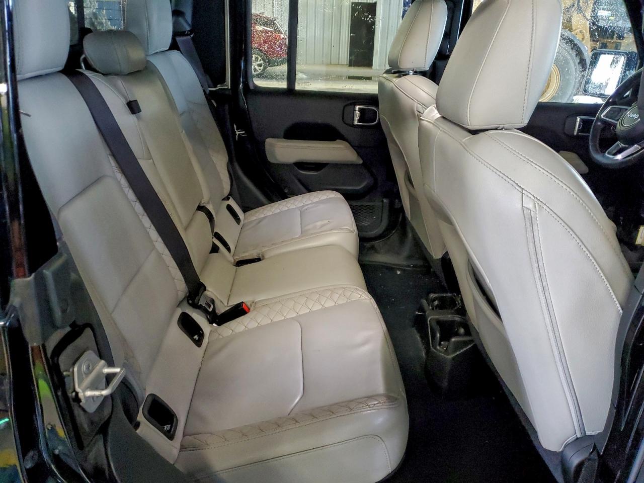 Jeep Gladiator Overland Image 10