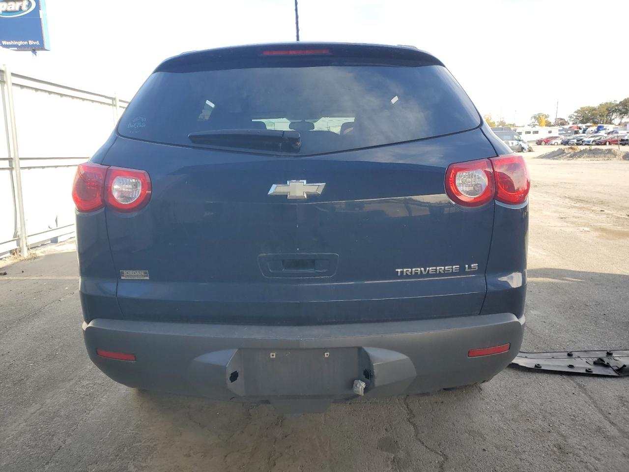 Chevrolet Traverse Ls Image 3