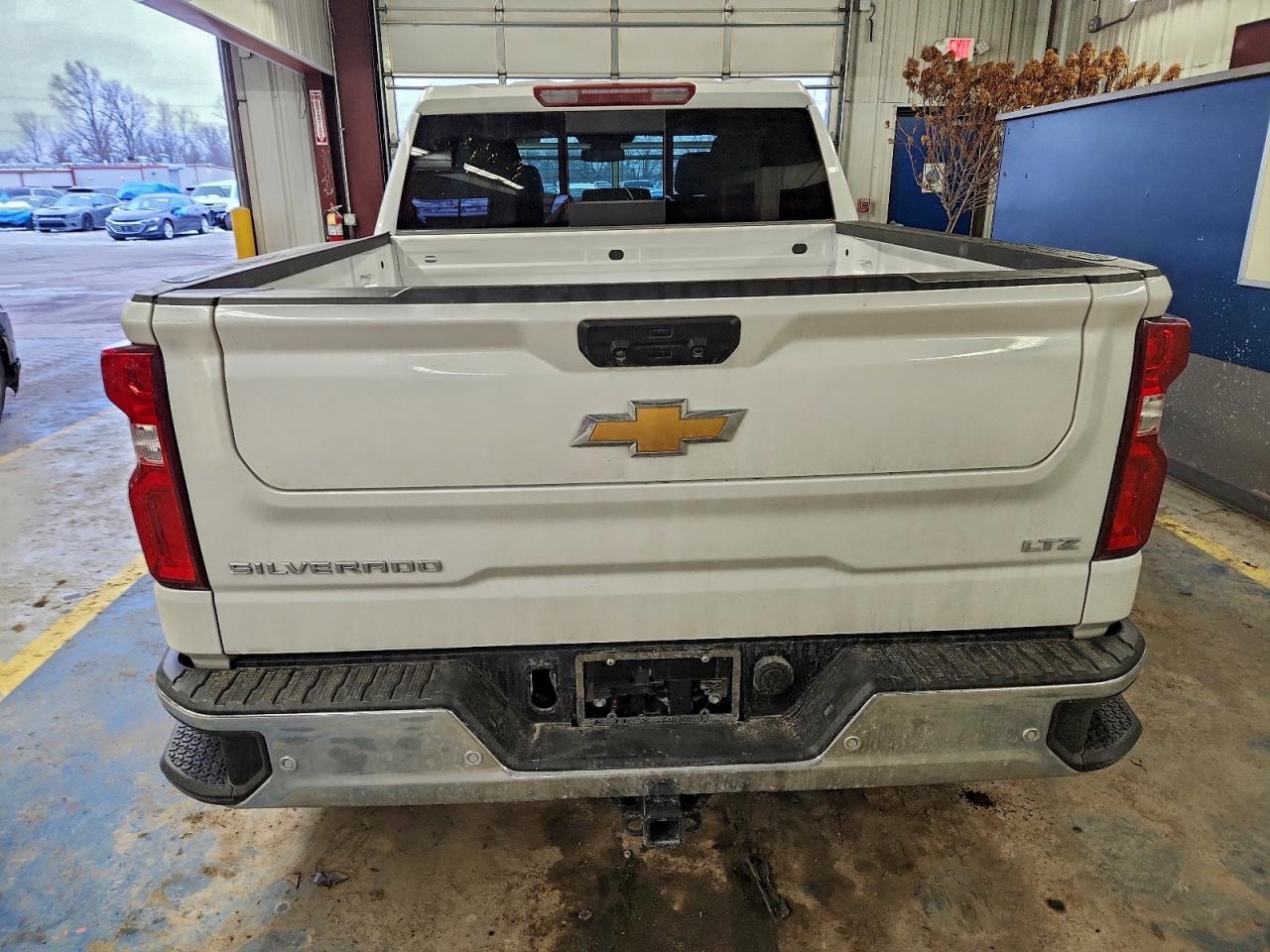 Chevrolet Silverado K1500 Ltz Image 10