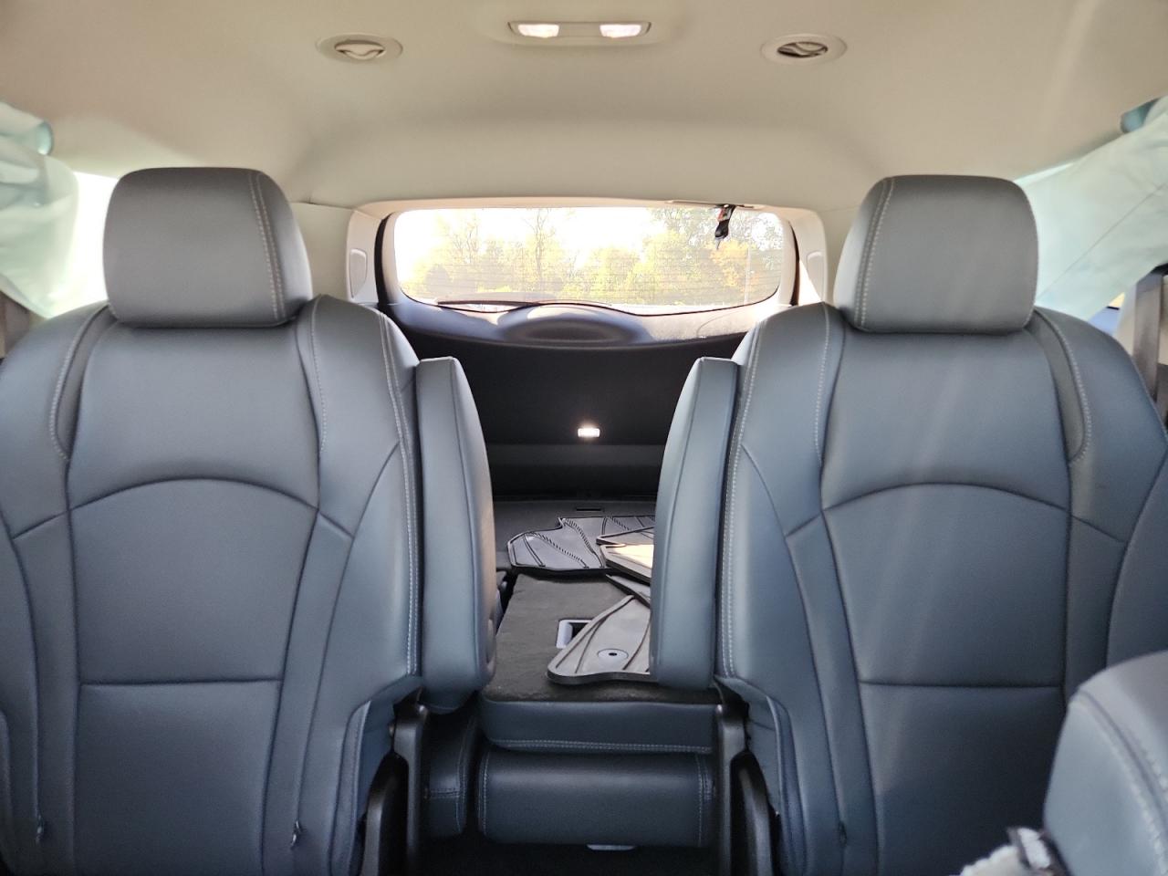 Buick Enclave Premium Image 8