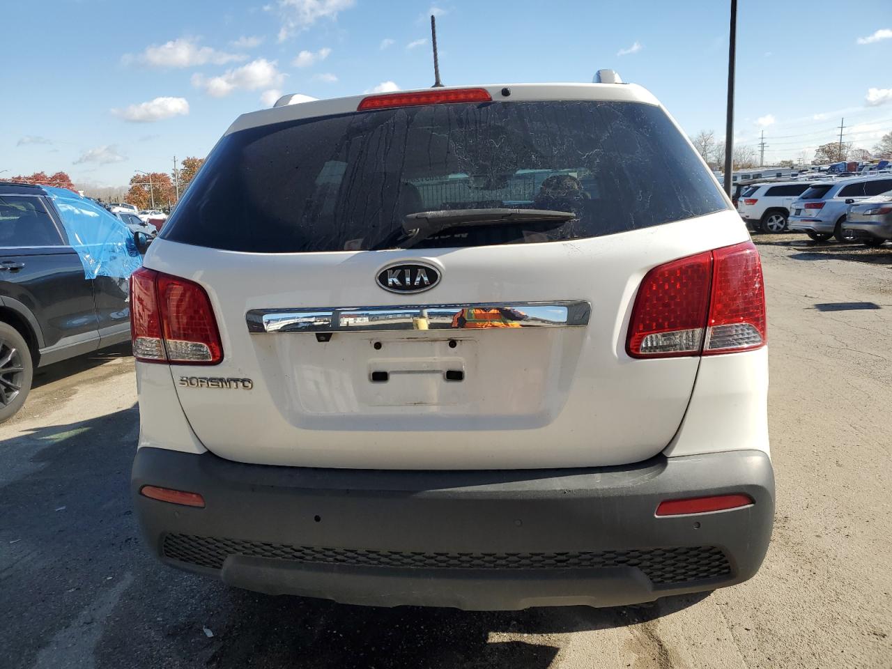 Kia Sorento Base Image 8