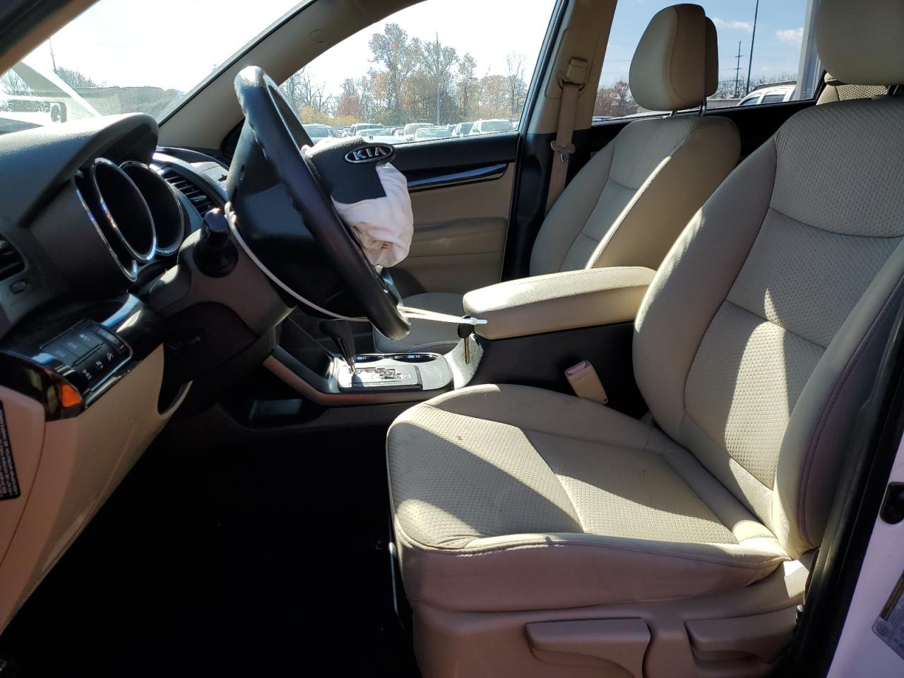 Kia Sorento Base Image 11