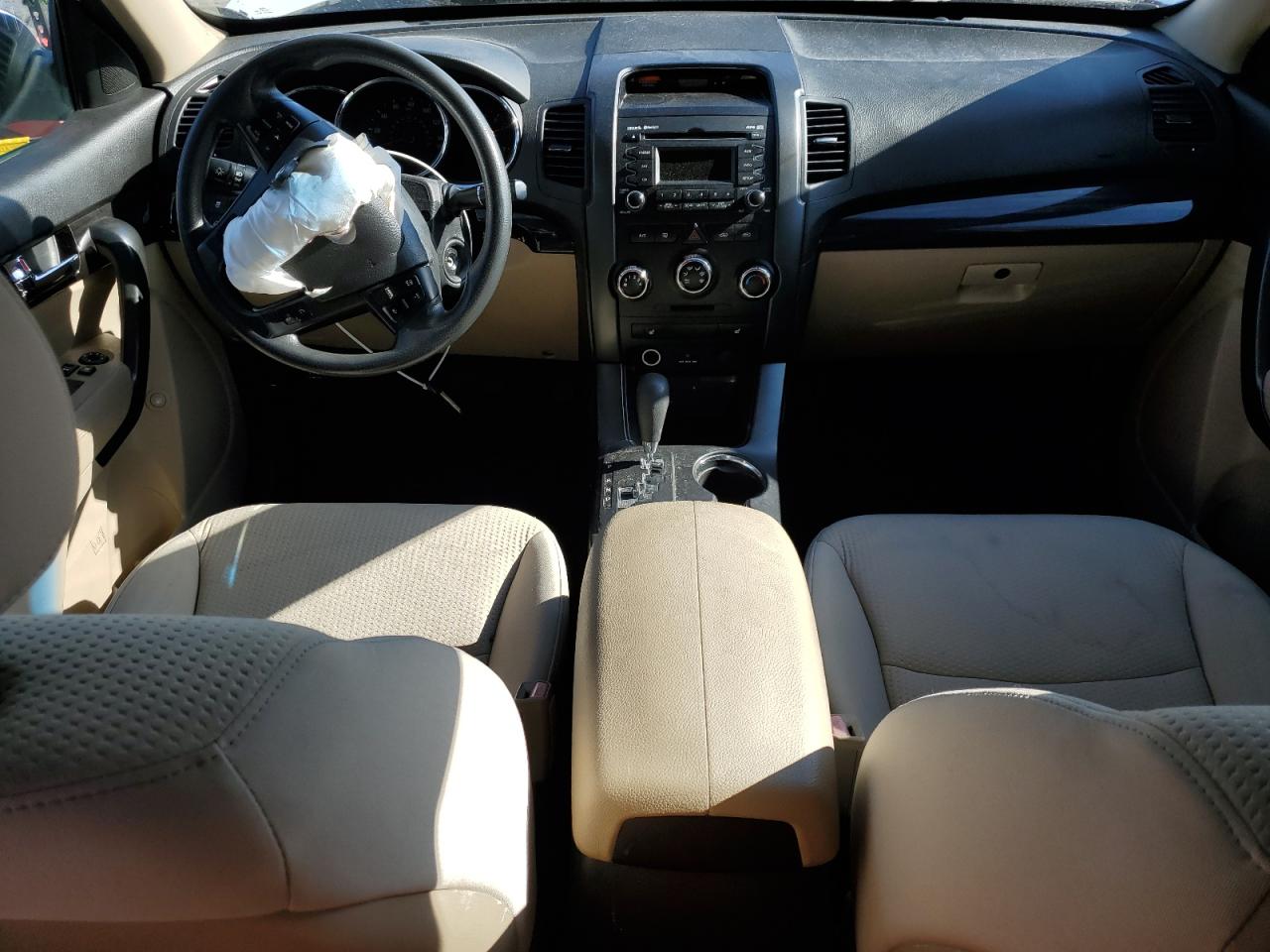 Kia Sorento Base Image 6
