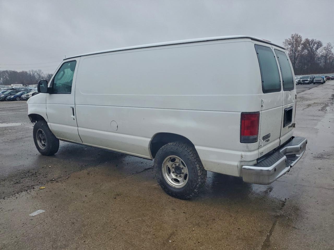 Ford Econoline E250 Van Image 3
