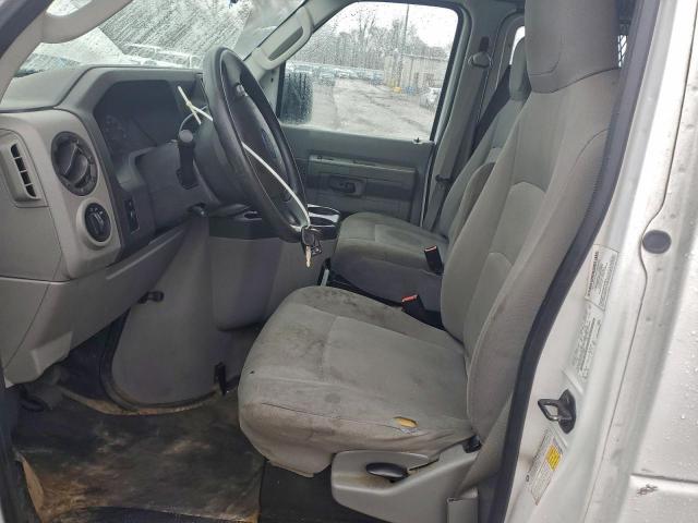 Ford Econoline E250 Van Image 5