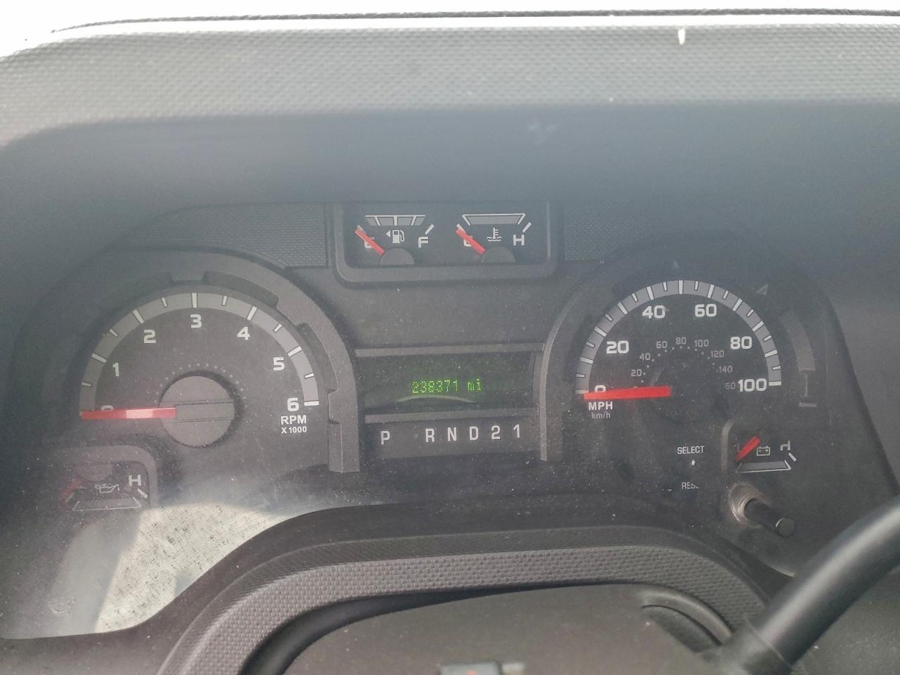 Ford Econoline E250 Van Image 7