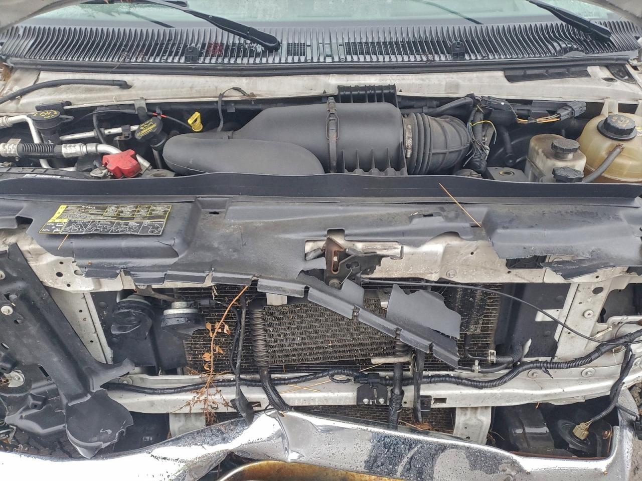 Ford Econoline E250 Van Image 11