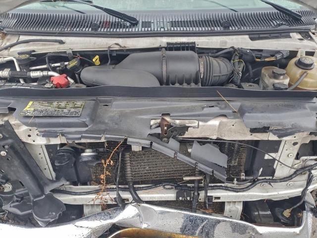 Ford Econoline E250 Van Image 11