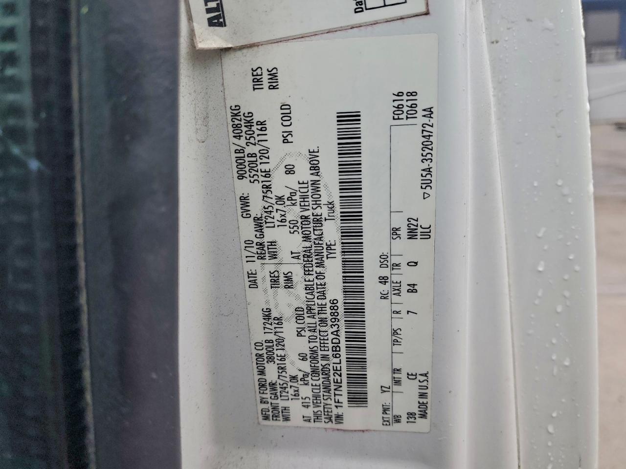 Ford Econoline E250 Van Image 12