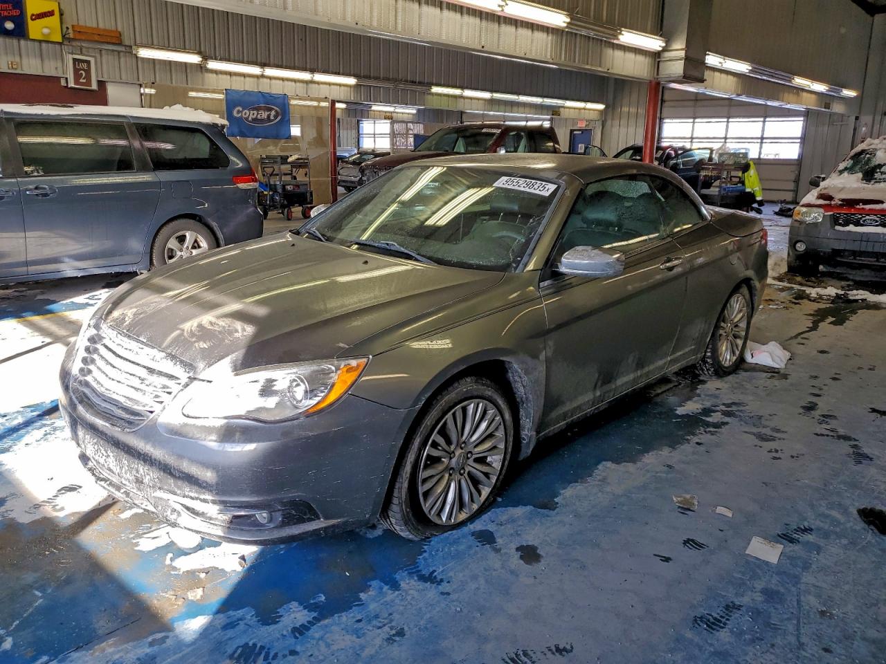 Chrysler 200 Limited Image 1