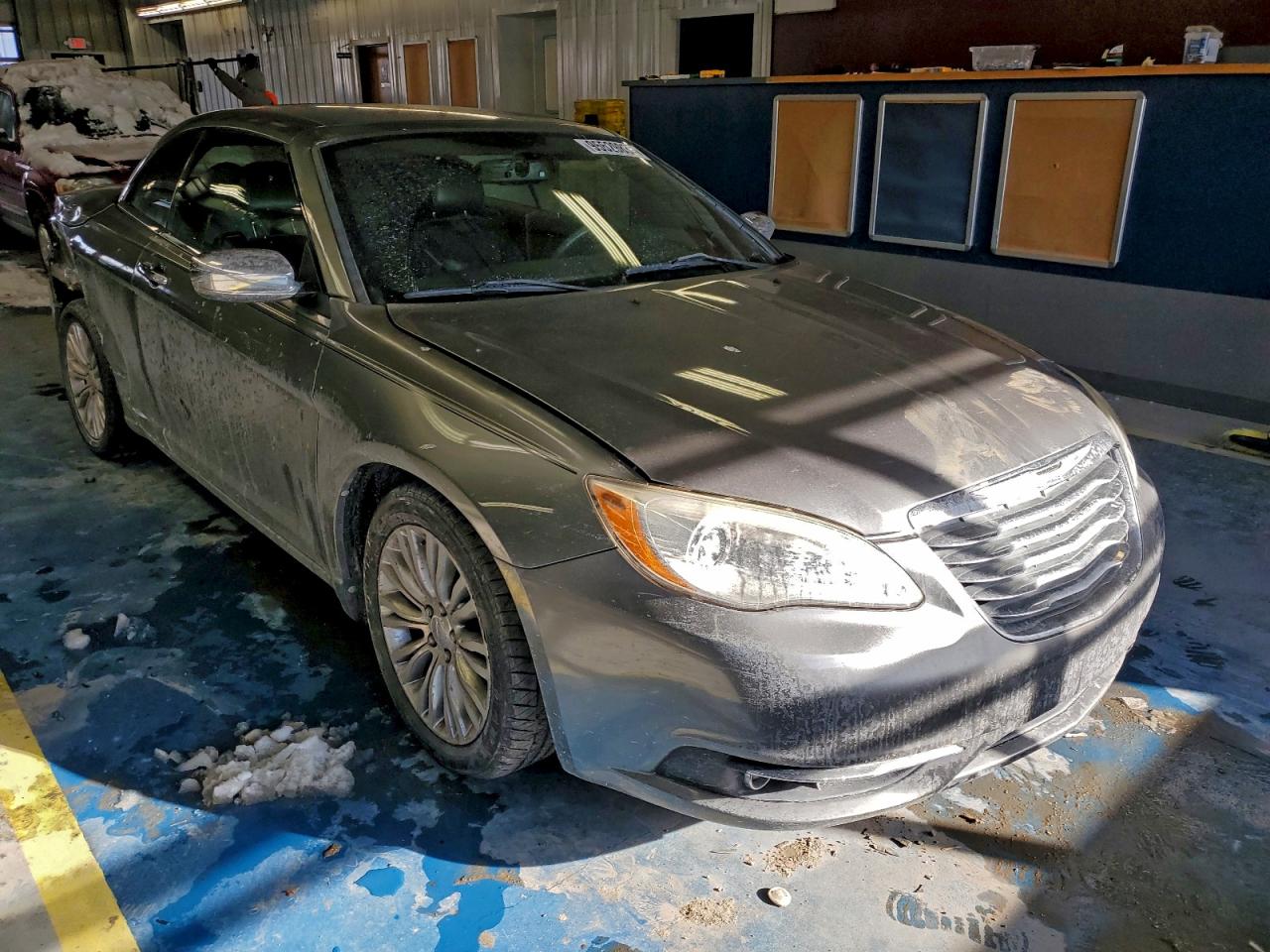 Chrysler 200 Limited Image 12