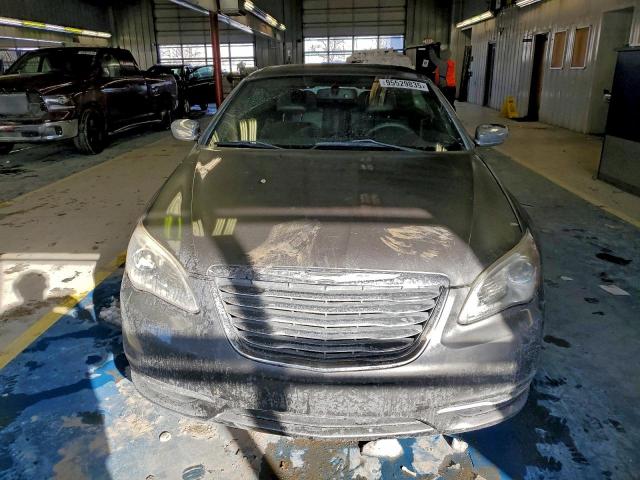 Chrysler 200 Limited Image 5