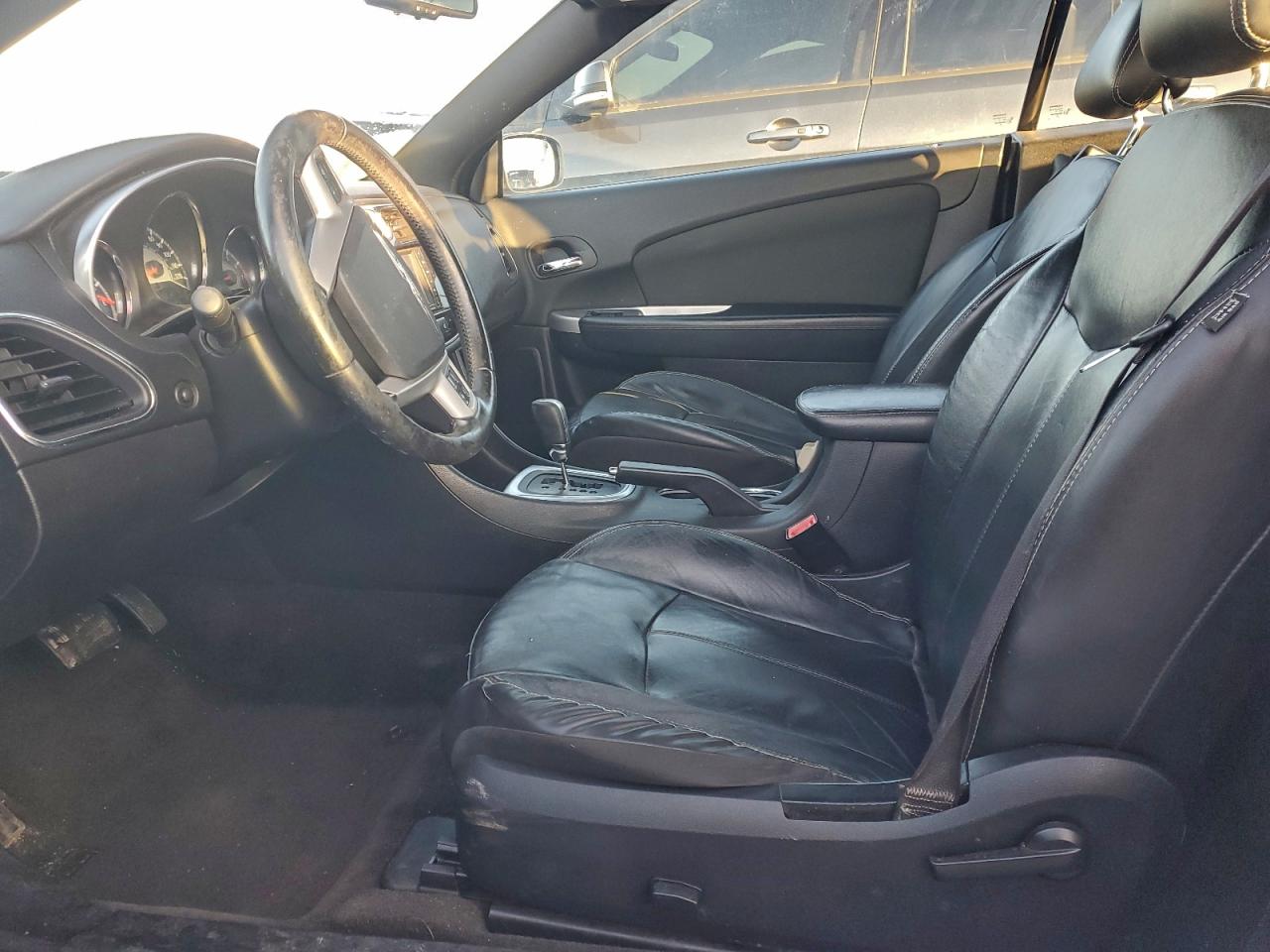 Chrysler 200 Limited Image 9