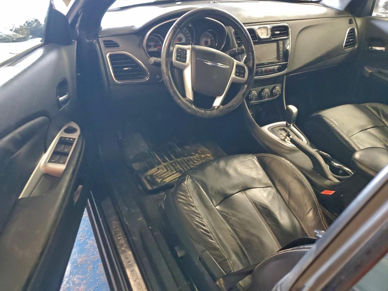 Chrysler 200 Limited Image 4