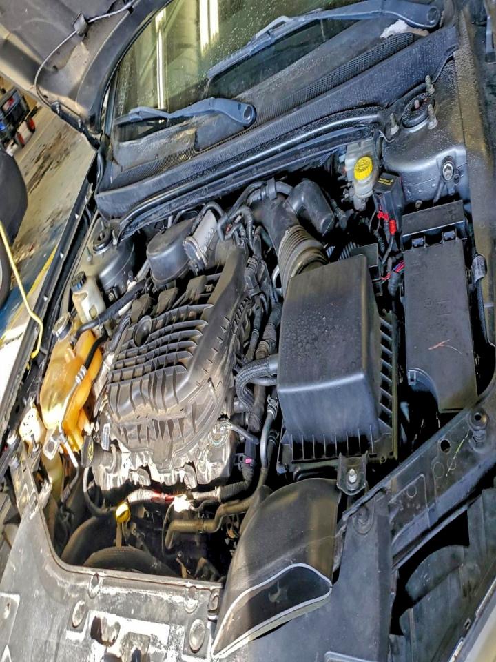 Chrysler 200 Limited Image 3