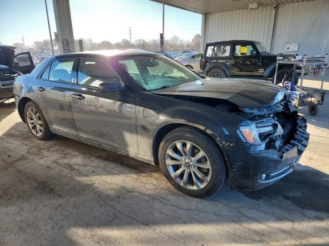 Chrysler 300 S Image 2
