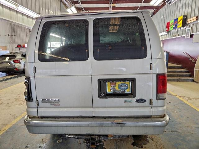Ford Econoline E350 Super Duty Wagon Image 6