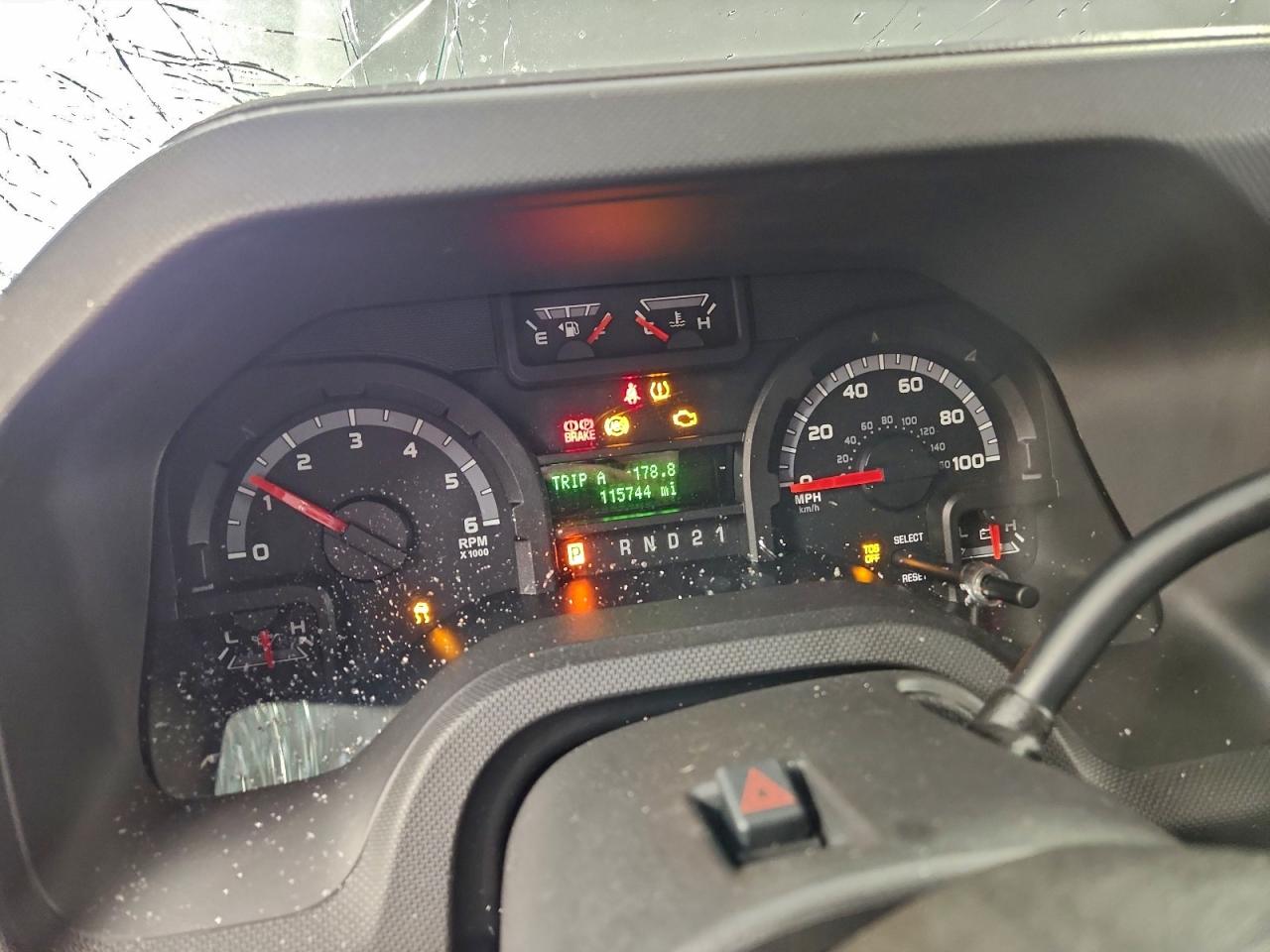 Ford Econoline E350 Super Duty Wagon Image 4