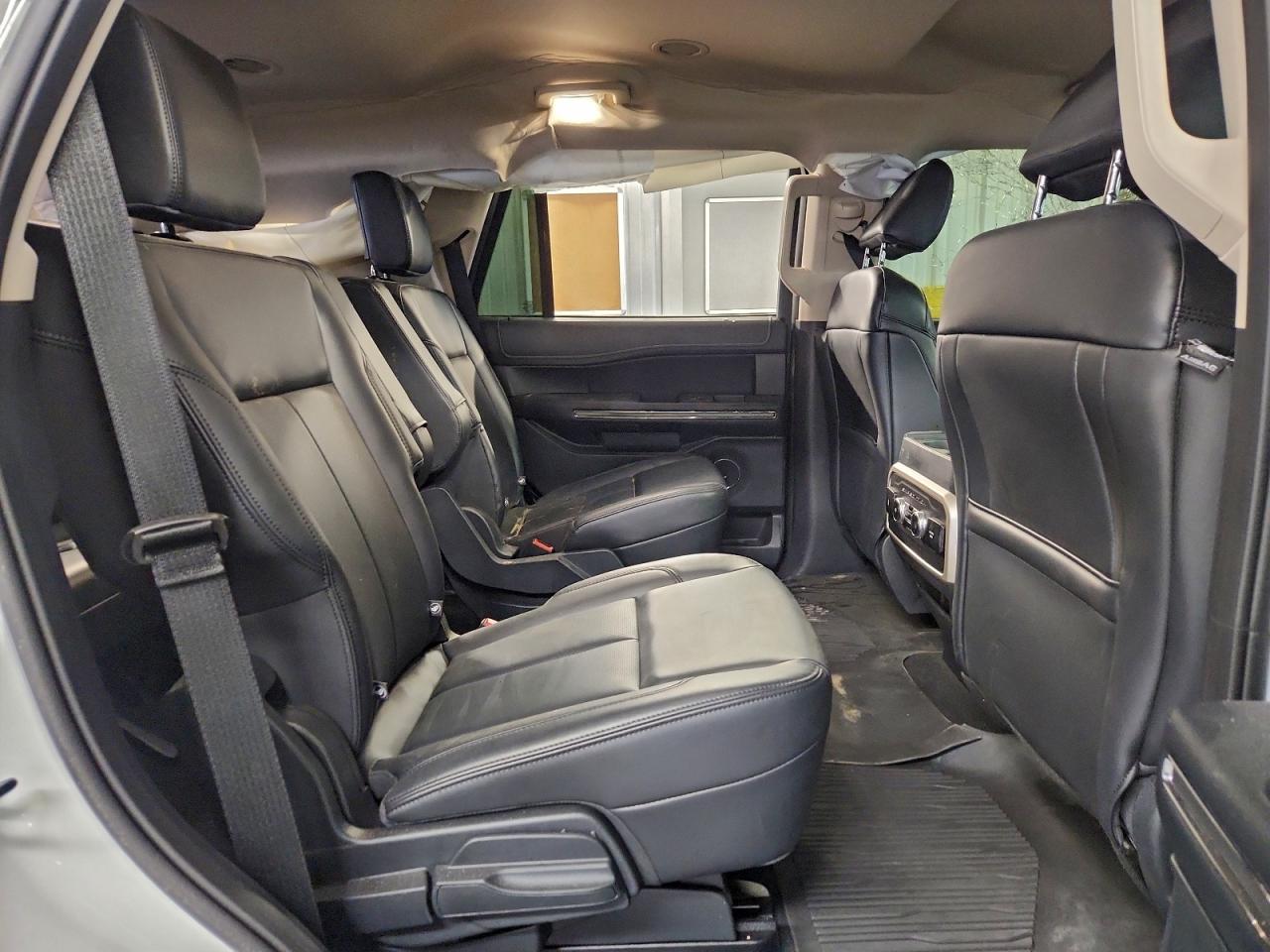 Ford Expedition Xlt Image 11