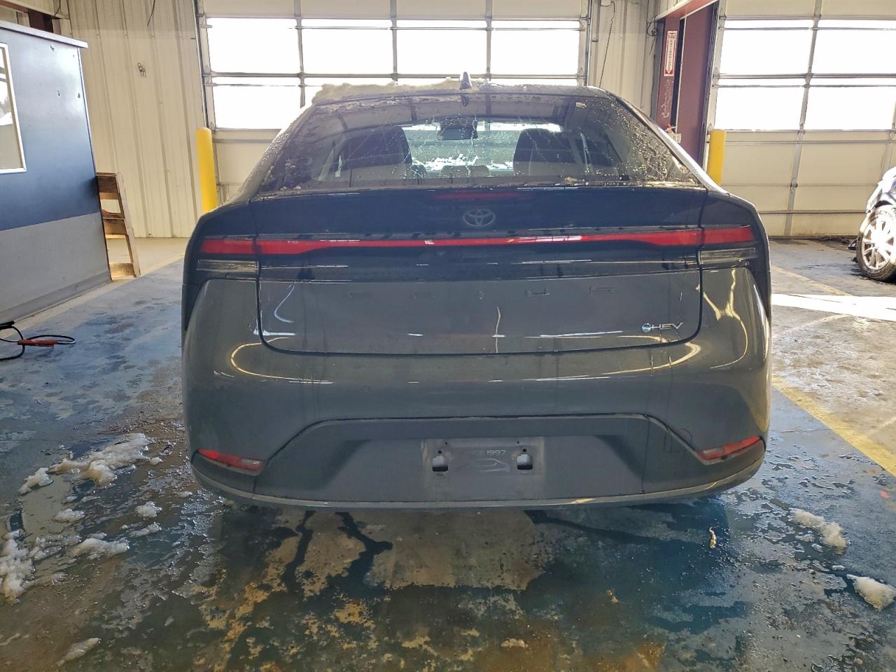 Toyota Prius Le Image 6