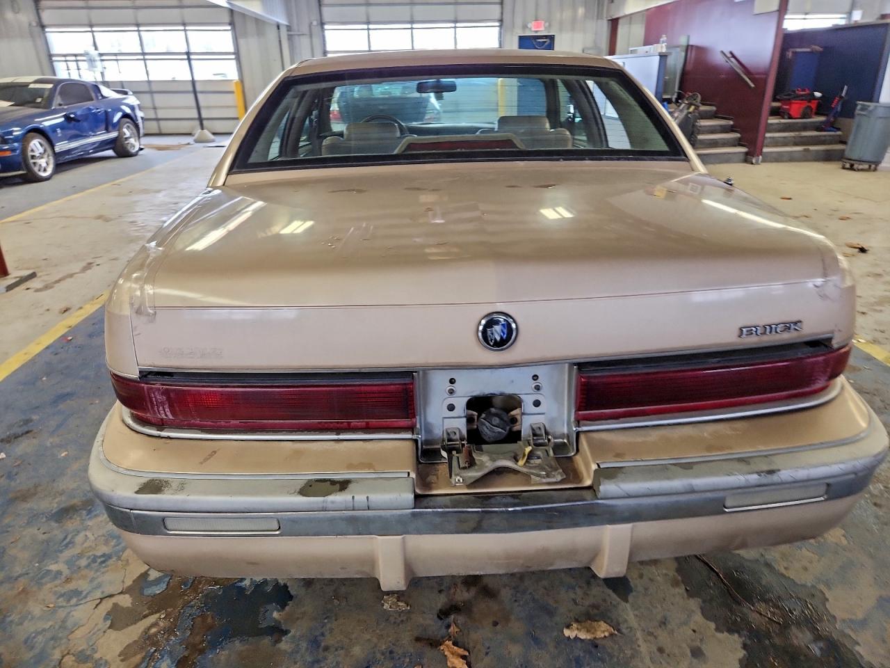 Buick Roadmaster Image 7