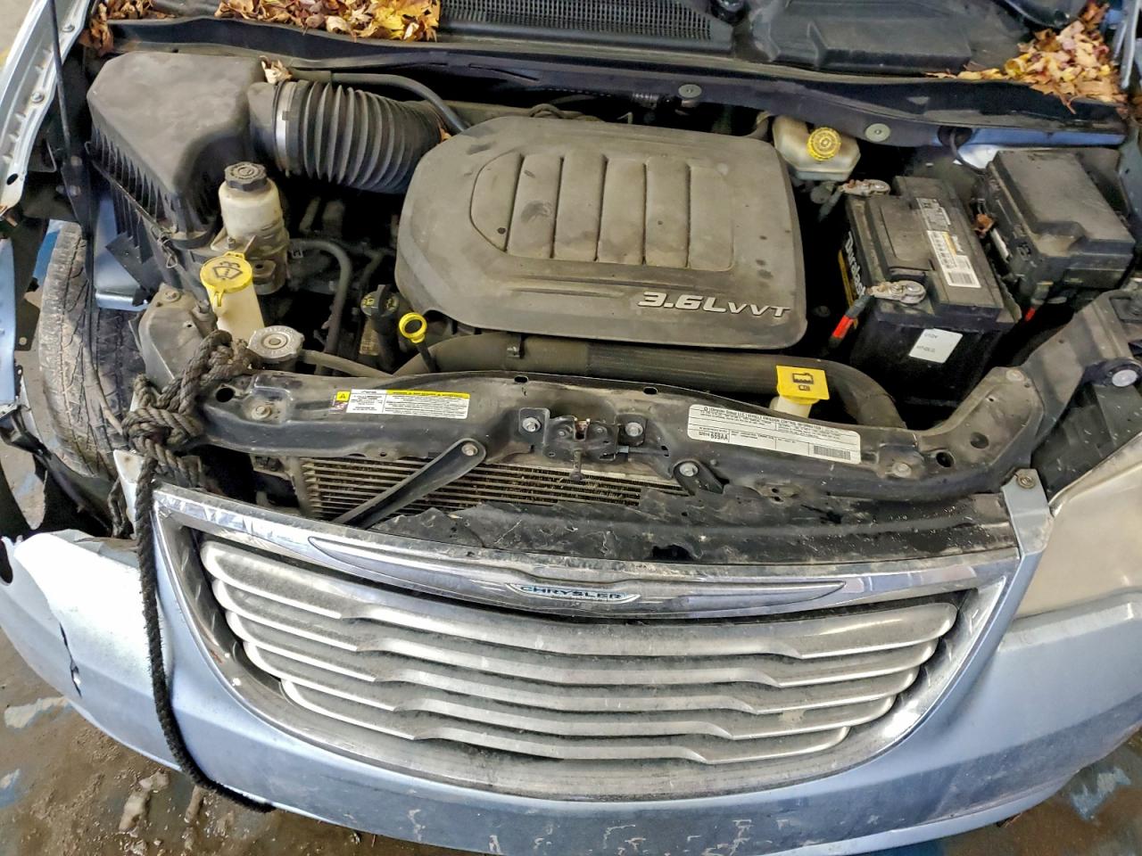 Chrysler Minivan Touring Image 13