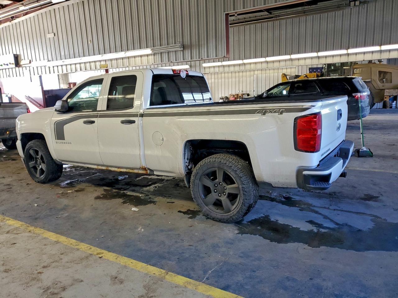 Chevrolet Silverado K1500 Custom Image 3