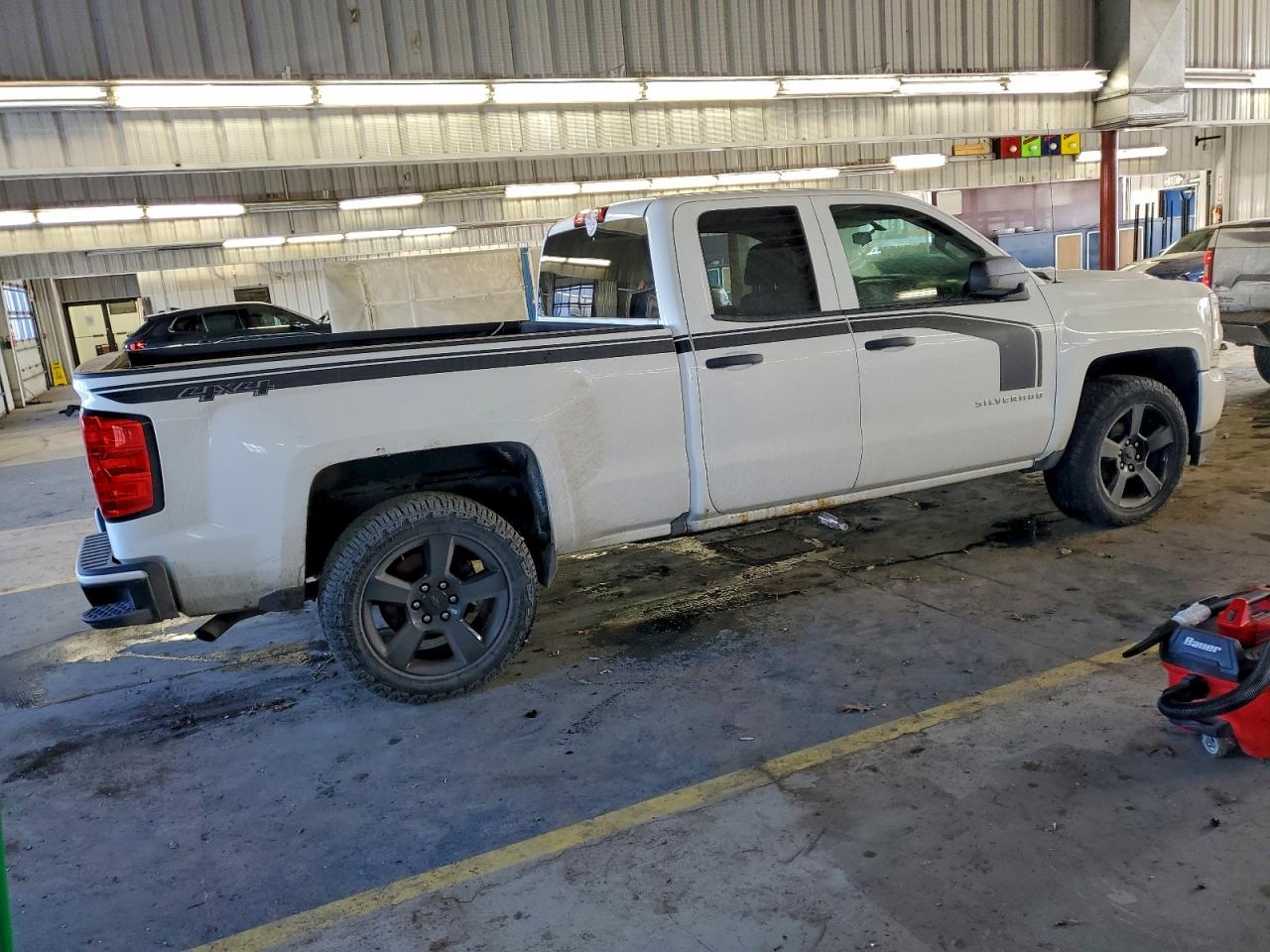 Chevrolet Silverado K1500 Custom Image 6