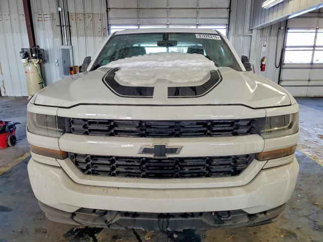 Chevrolet Silverado K1500 Custom Image 2