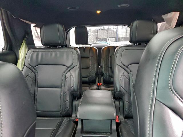 Ford Explorer Platinum Image 8