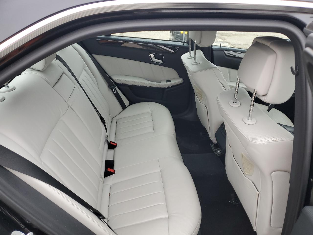 Mercedes-Benz E-Class 400 4matic Image 12