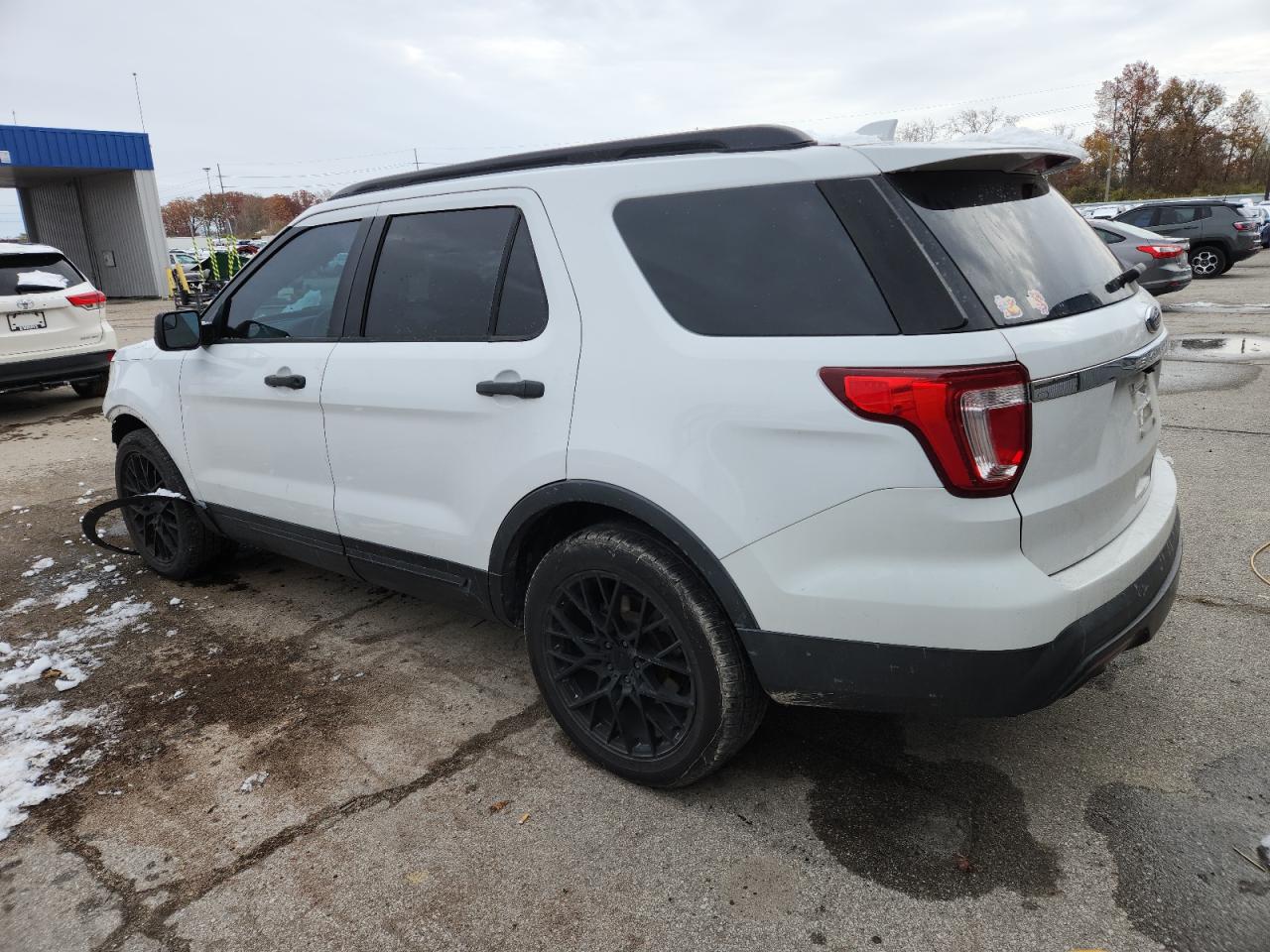 Ford Explorer Image 4